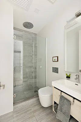 Bathroom, photo 1