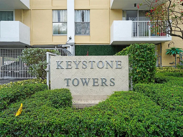 2000 NE 135th St #1010 — Photo 34