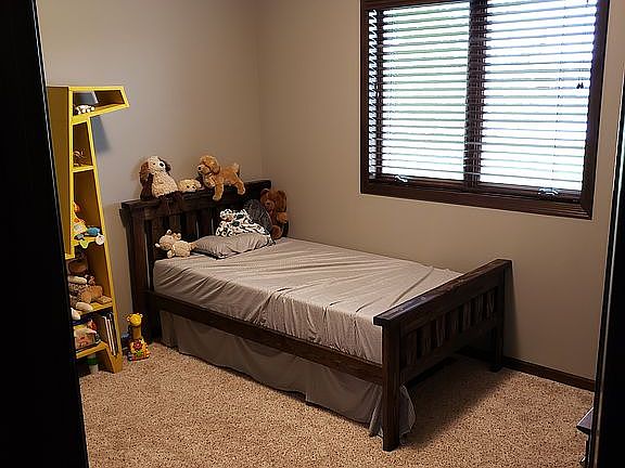 3rd image of 102 Chicadee Cir