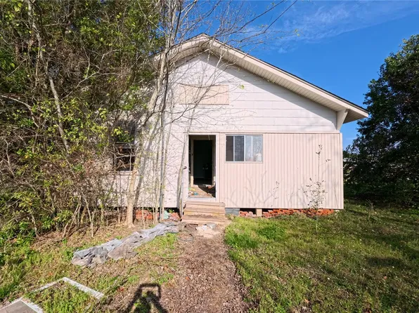 526 Wallace St, East Bernard, TX 77435