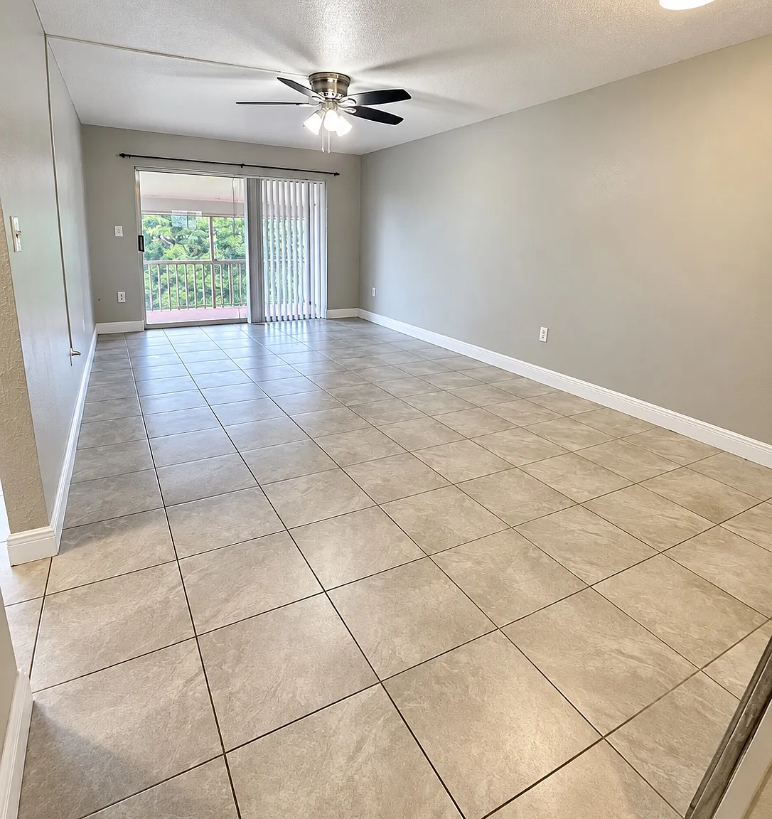 797 W Lancaster Rd — Photo 2