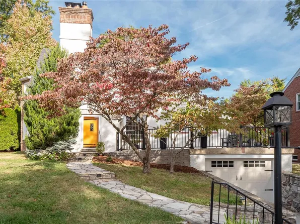 15 Aylesbury Dr, Saint Louis, MO 63132