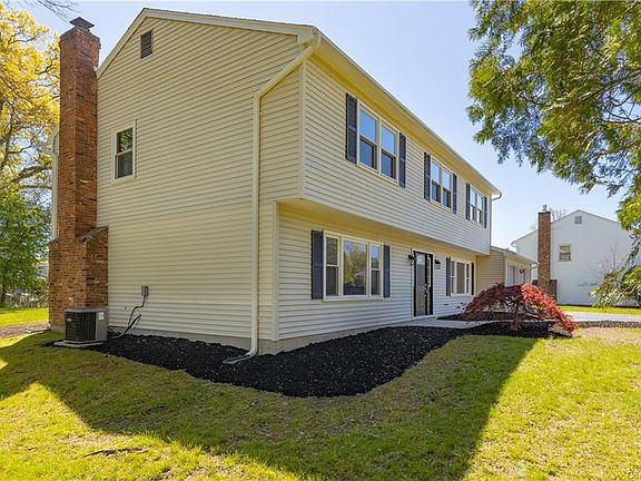 3rd image of 29 Yale Dr