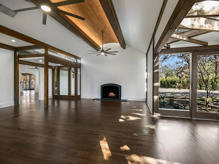 2704 Oakhurst Ave — Photo 8