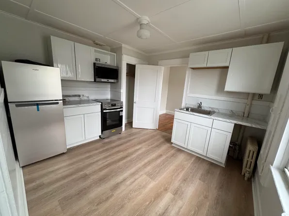 6 Summer St #C, Keene, NH 03431