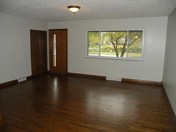 3rd image of 338 Cheyenne Dr