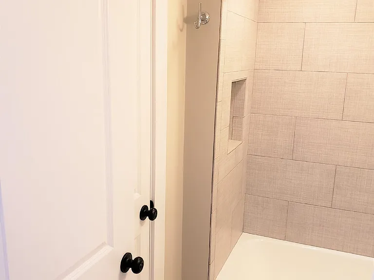 29 Loxwood St #1L — Photo 10