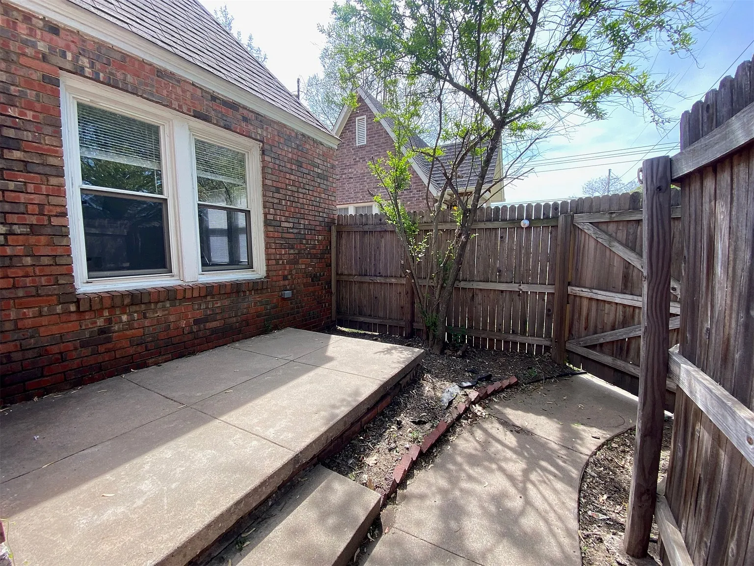 1 bed, 1.0 bath, 814 sqft, $1,050 — Photo 2