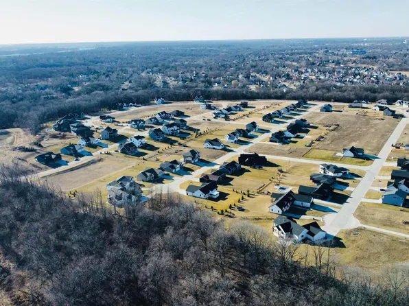 379 Linda Ln, Riverdale, IA 52722