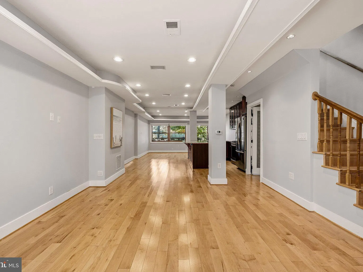 4 bed, 3.0 bath, 2055 sqft, $5,900 — Photo 3