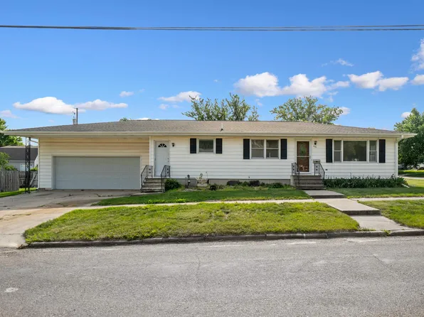 426 Commercial St, Reinbeck, IA 50669