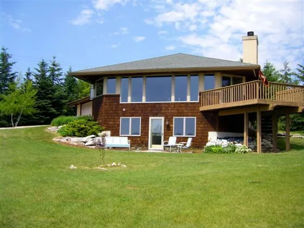 4746 Bluff Dr, Sturgeon Bay, WI 54235