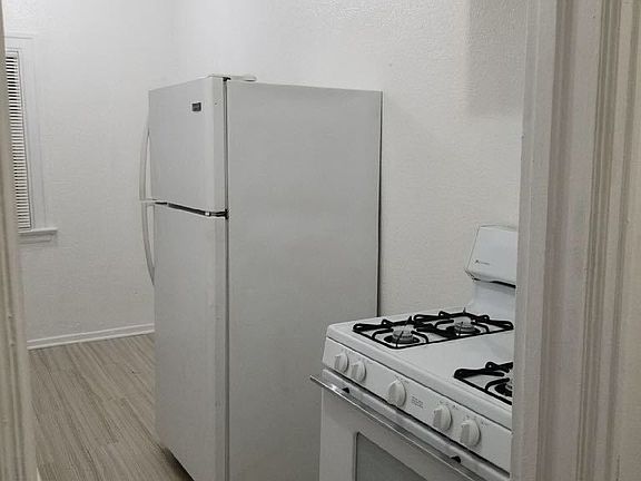 2nd image of 3701 W 1st St APT 310