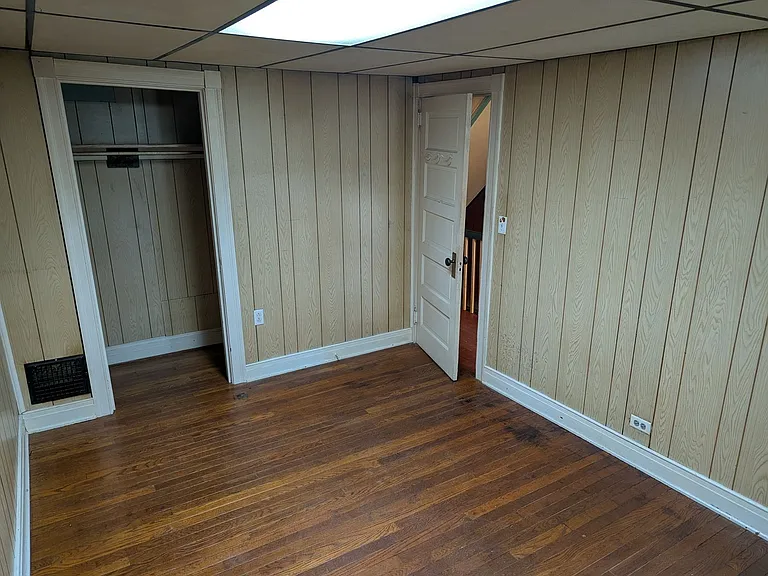 1543 Louisa St — Photo 6