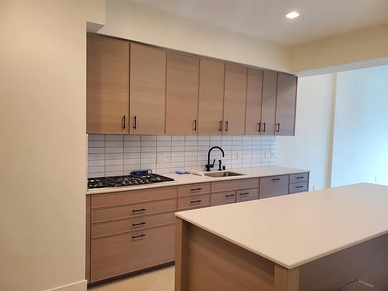 1598 Bay St #300 — Photo 2