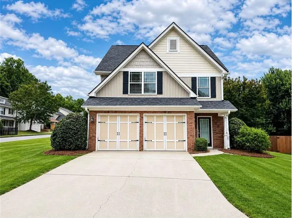137 Darbys Run Dr, Hiram, GA 30141