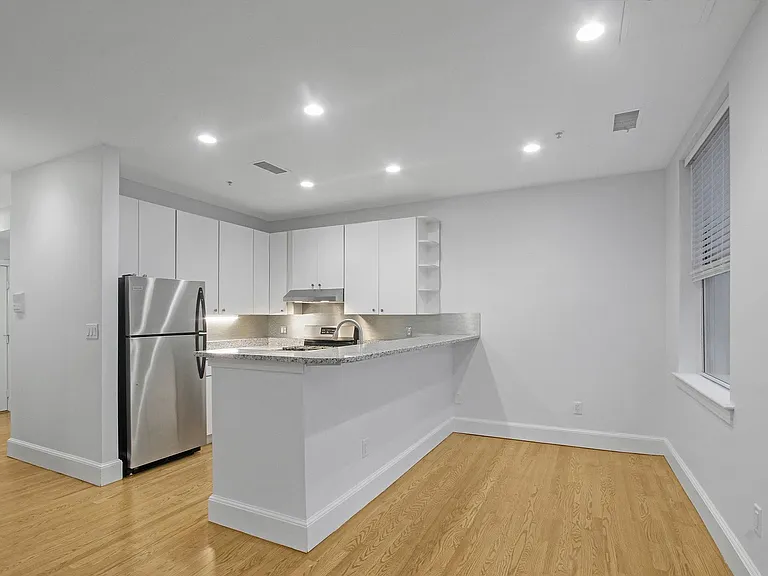 140 Boylston St #8 — Photo 3