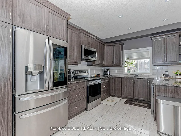 240 Birkinshaw Rd — Photo 12