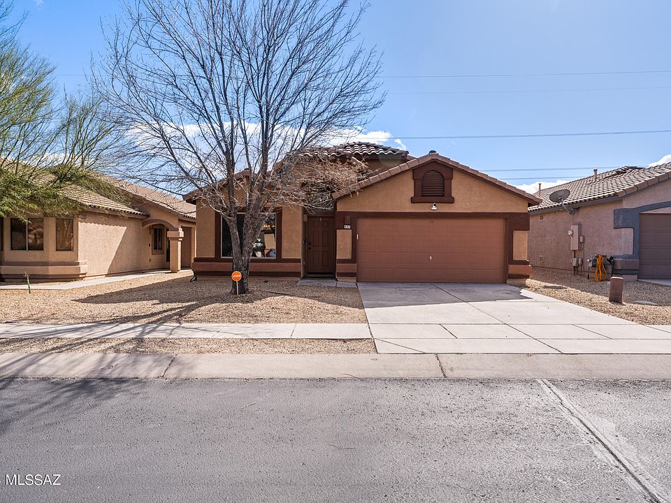 1st image of 557 W Calle Paso Suave
