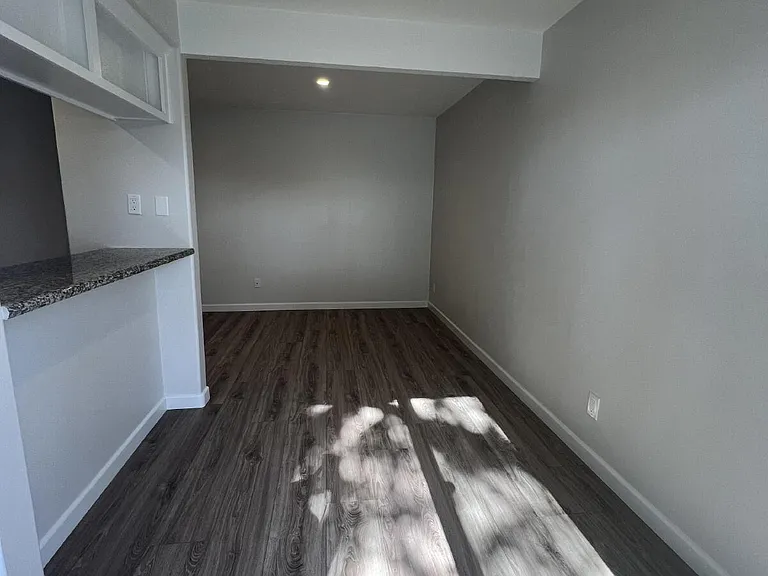 404 Highland Dr — Photo 3