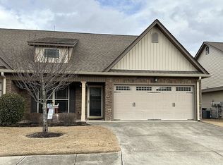 6883 Village Lake Cir, Chattanooga, TN 37412