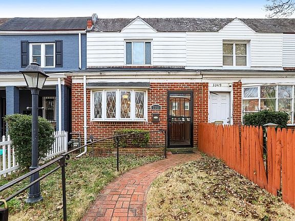 2nd image of 3351 Clay St NE