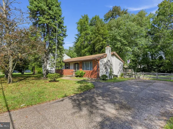229 Charleston Rd, Willingboro, NJ 08046