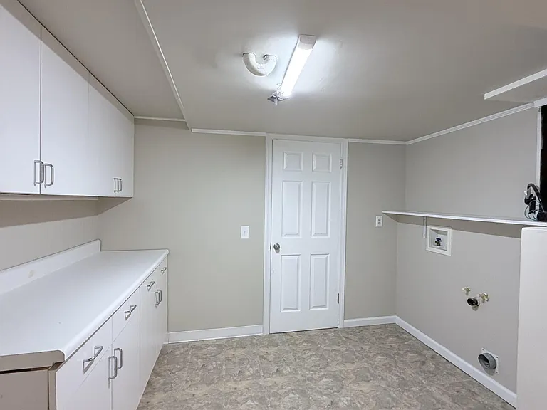 725 Wildflower Ln — Photo 32