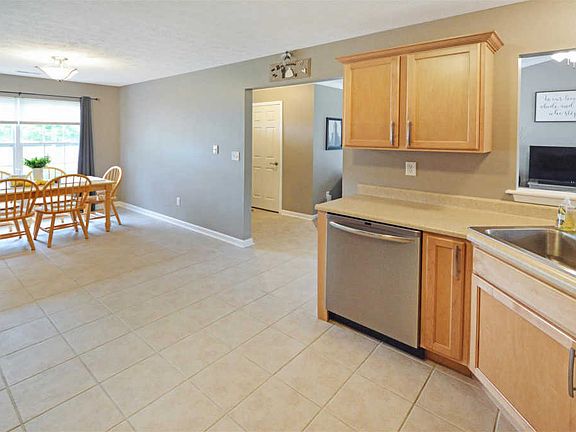 3rd image of 6058 Flintlock Dr