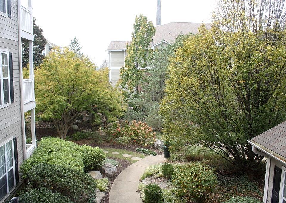 2nd image of 2025 Woodmont Blvd APT 105
