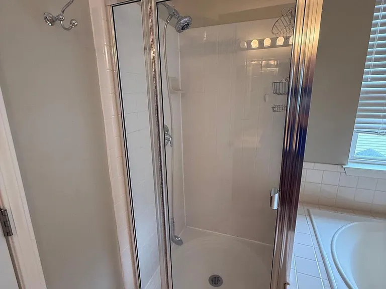 233 Fountayne Ln — Photo 24
