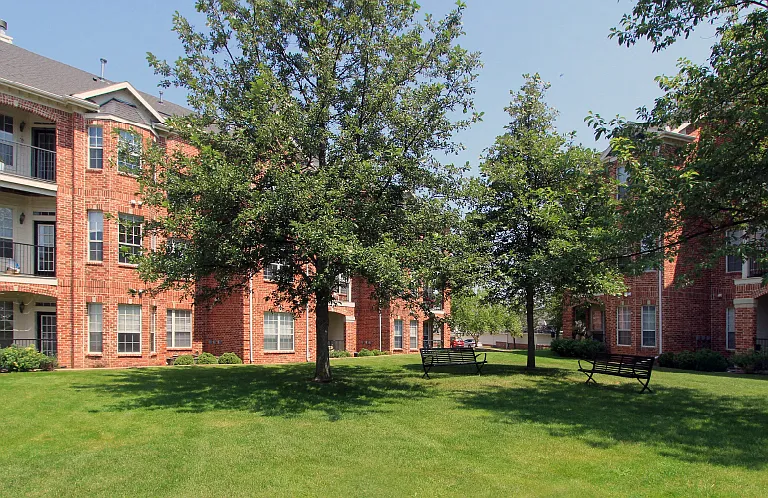 Lenox Village Apartments — Photo 33