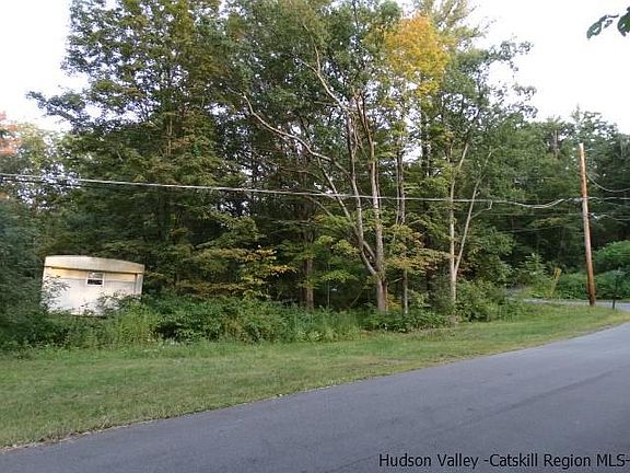 3rd image of 6 Cedarwood Ln