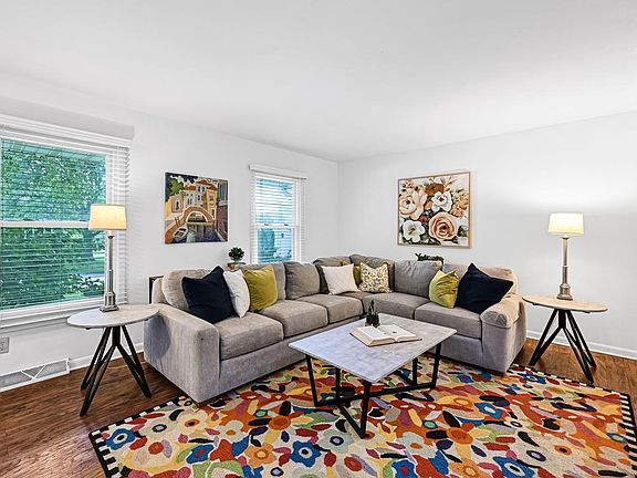 4th image of 706 Wexford WAY