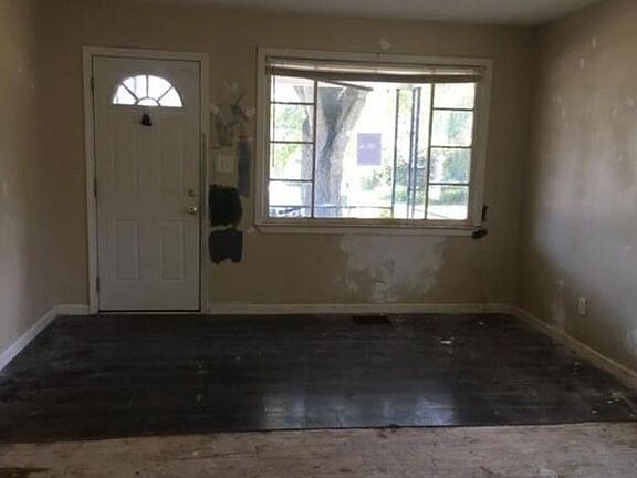4th image of 824 Hilock Rd