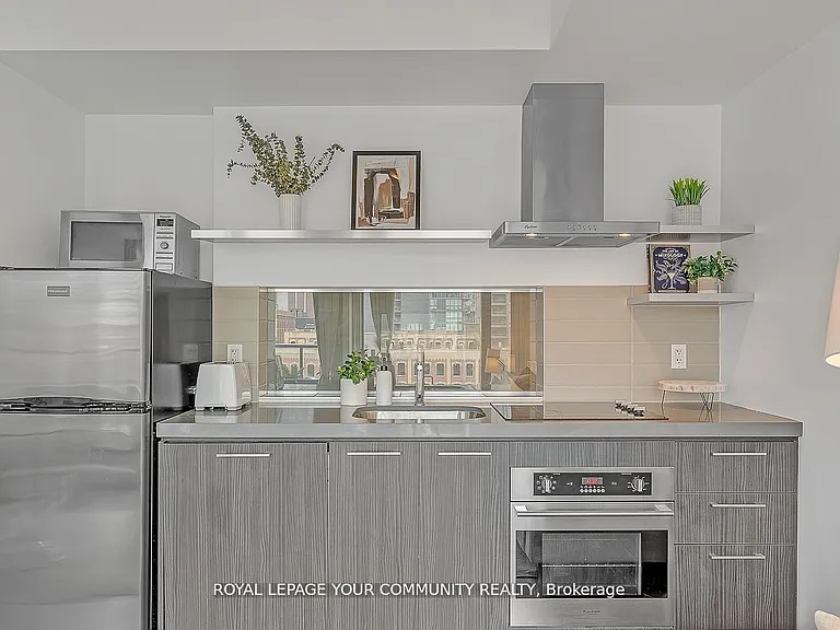 560 King St W #510 — Photo 6