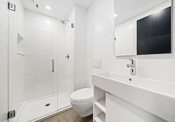 3rd image of 318 W 113th St #3
