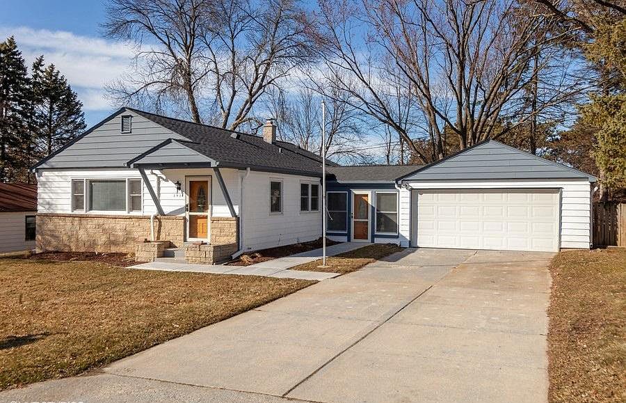 2nd image of 2924 W Rochelle Ave