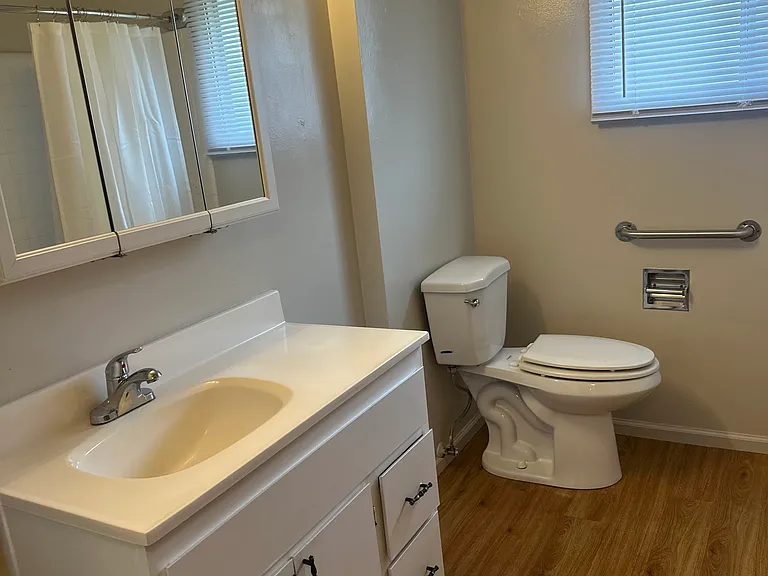 1720 Barton St — Photo 12