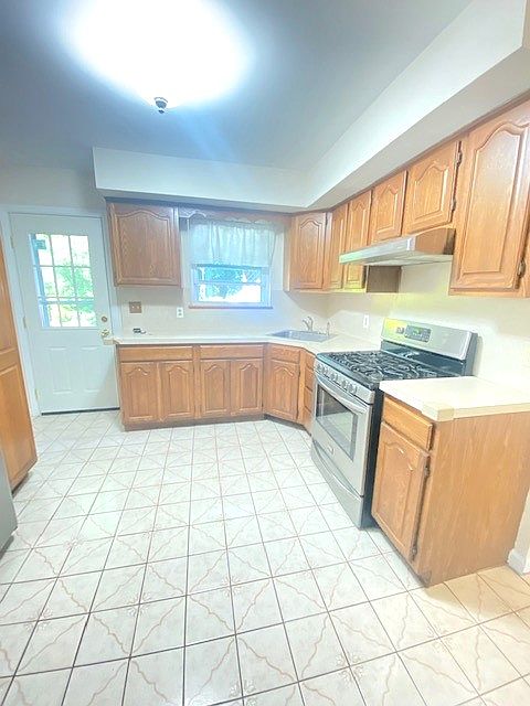 private entry into big kitchen