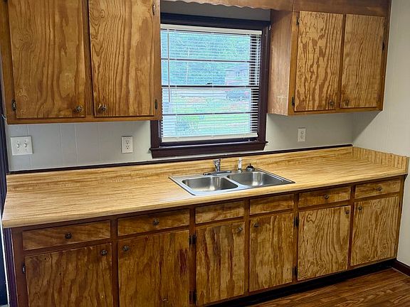 3rd image of 298 Nichol St APT 3
