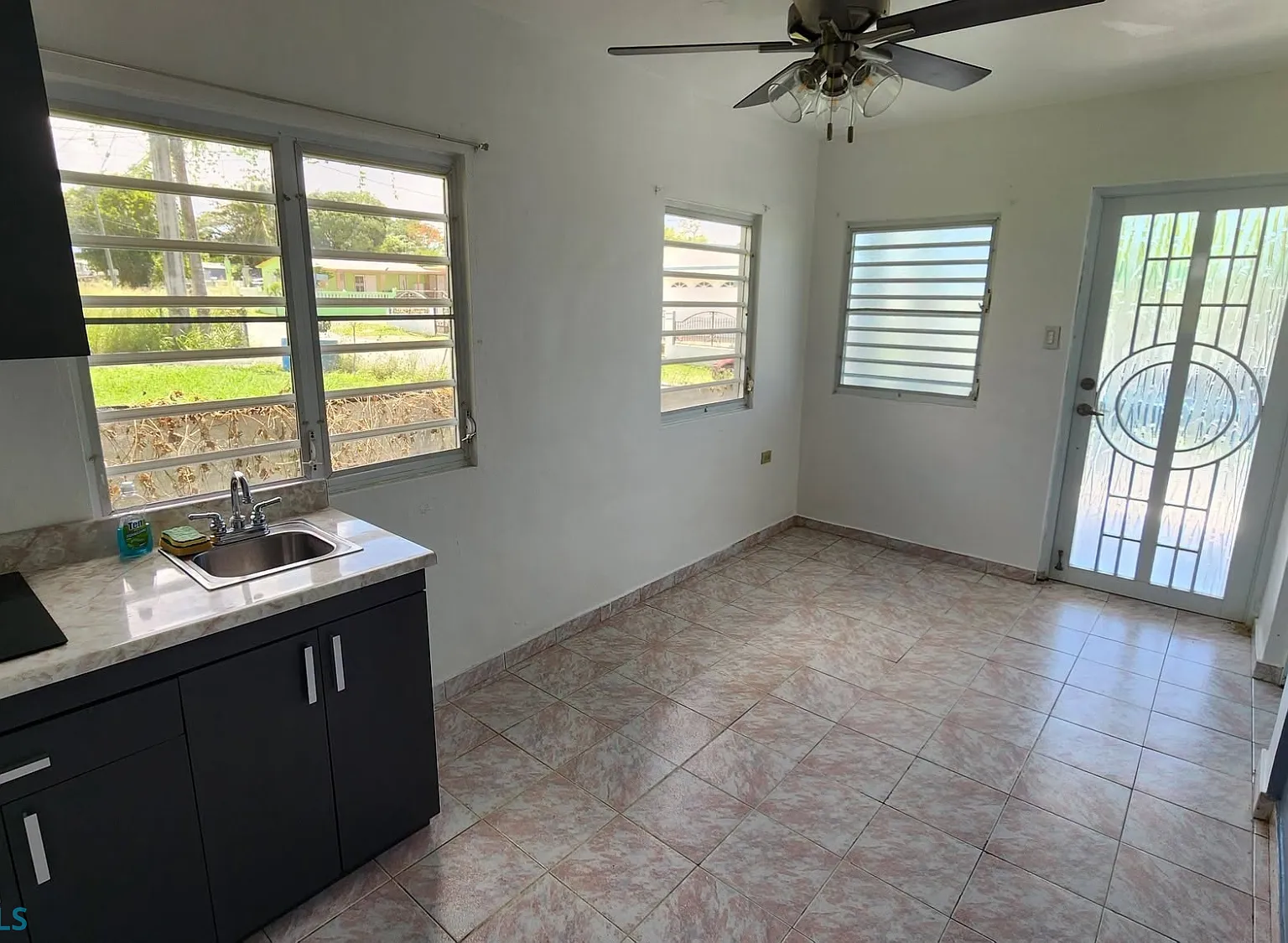 3 bed, 2.0 bath, 1254 sqft, $1,300 — Photo 4