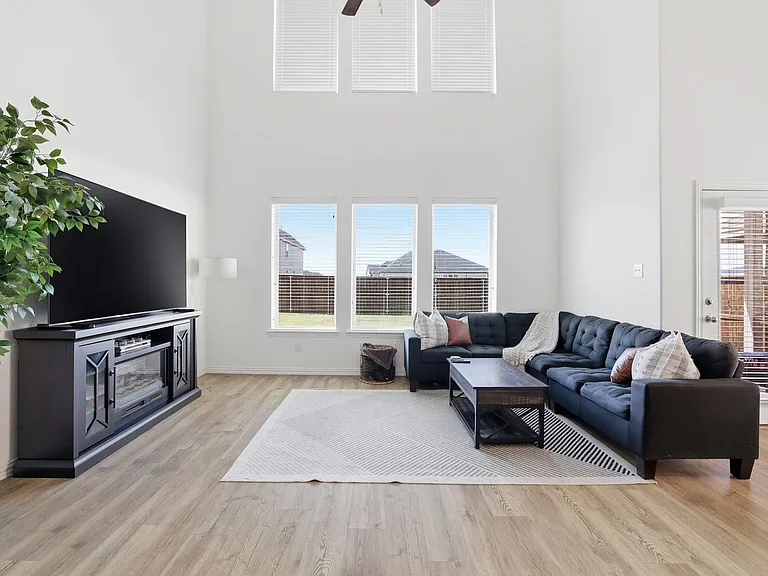 5613 Breezy Dr — Photo 5