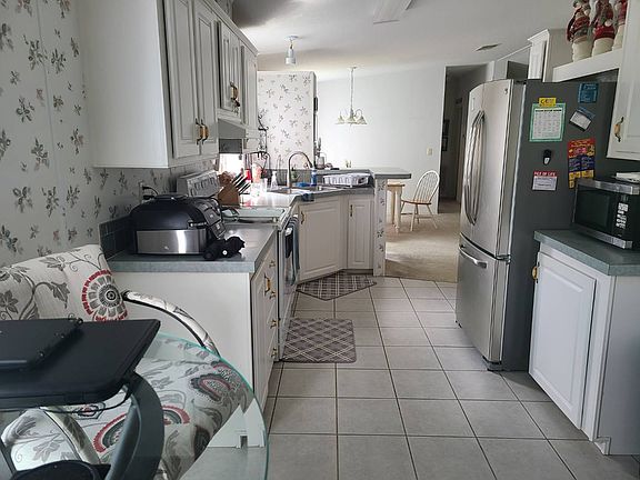 5th image of 422 Canterbury Ln
