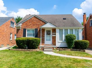 20251 Country Club Dr, Harper Woods, MI 48225