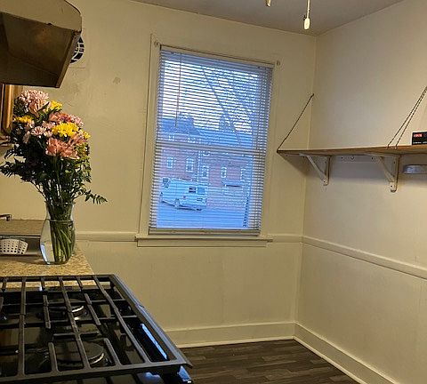 3rd image of 2711 W 5th St #1