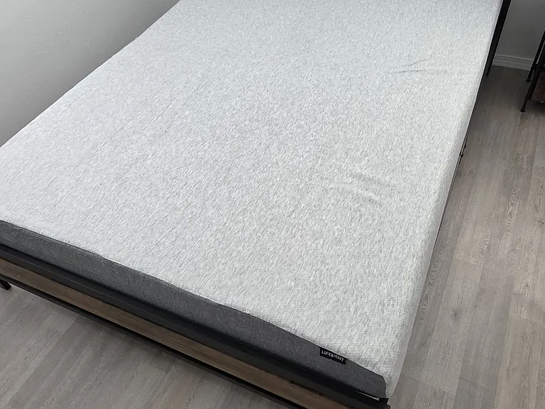 Full beds in 2 rooms
