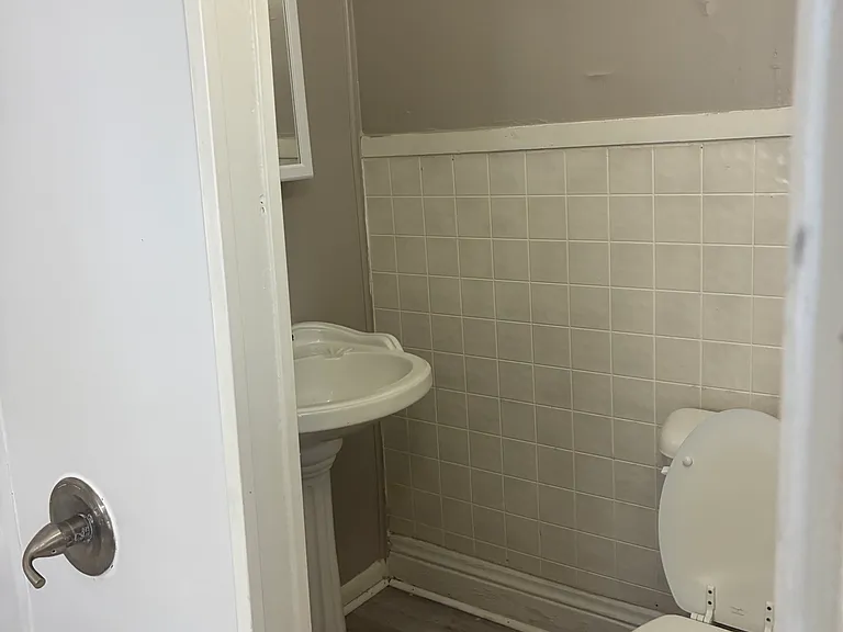 3228 Seneca St — Photo 8