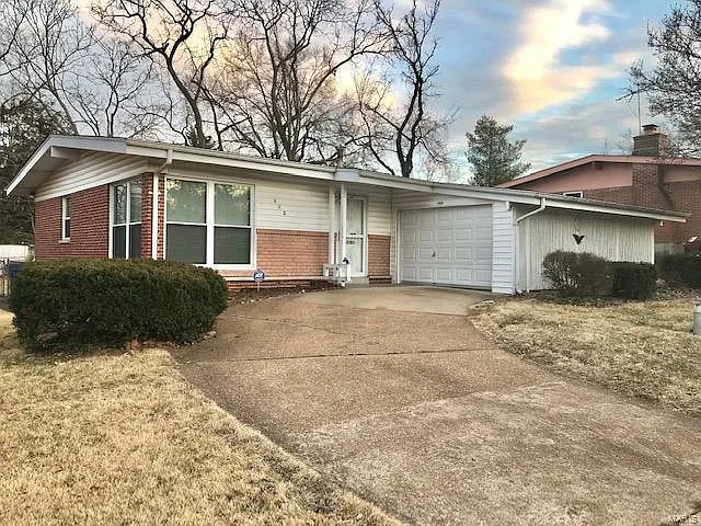 512 Crestvale Dr photo 1