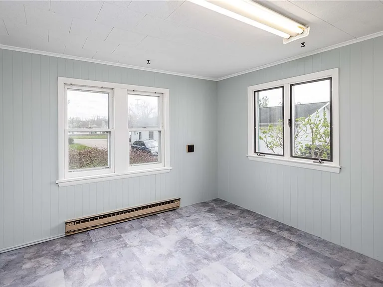 1253 Fairport Rd — Photo 30